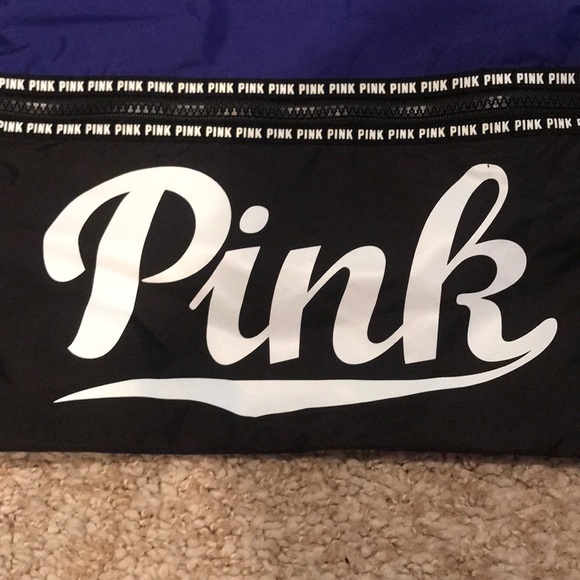 Victoria’s Secret PINK sling pack - Picture 4 of 4